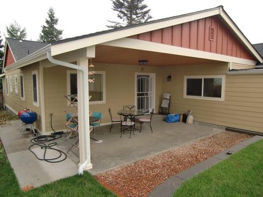 Rear covered patio