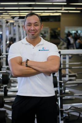 SY Performance Head Trainer Scott Yonehiro. Personal Trainer Burbank / weight loss / Fitness and instruction.