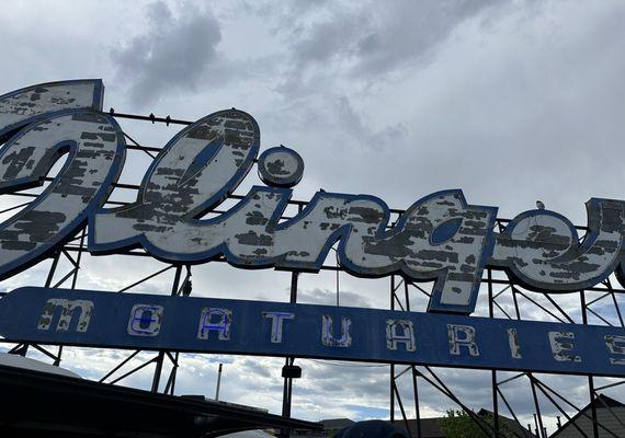 Olinger rooftop sign