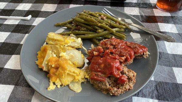 Meatloaf, scalloped potatoes and green beans