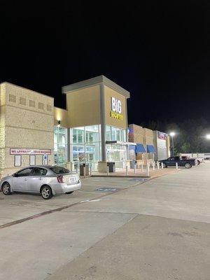 Front entrance to the gas station