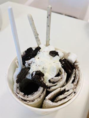 Oreo rolled ice cream!