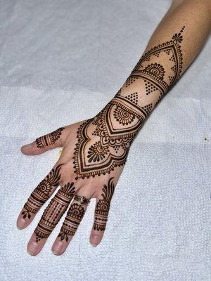 Henna Hands by Nida