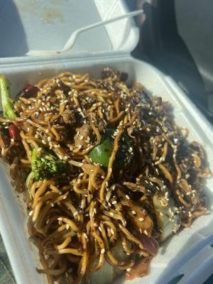 Yakisoba stir fry noodles, beef, veggies, and Szechuan sauce.