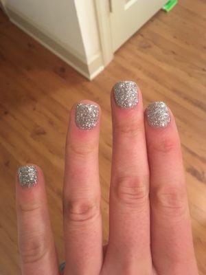 Great sparkly nails :)