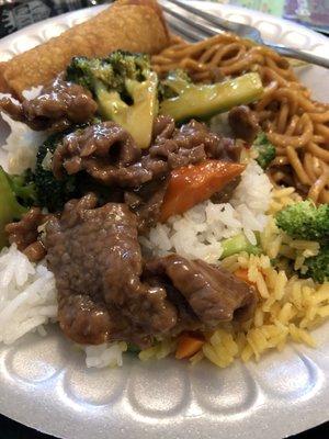 Beef broccoli and some chicken lo mein