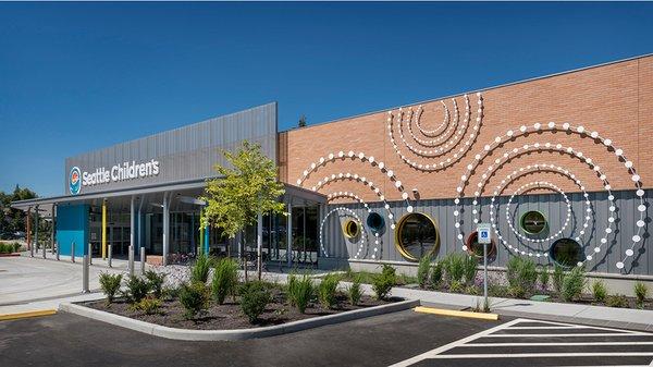 Building exterior with the entrance under the Seattle Children's sign