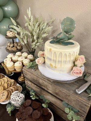 banana nut cake w/ cream cheese icing and vanilla bean cupcakes w/ vanilla bean icing