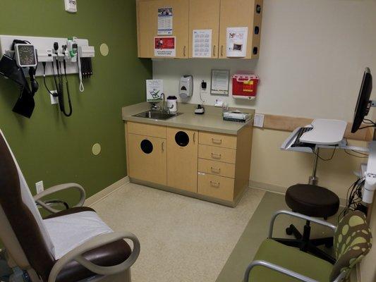 One of the exam rooms at PacMed's Lynnwood Clinic.