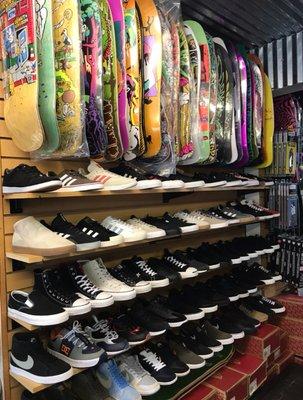 35th Ave Skateboards & Snowboards