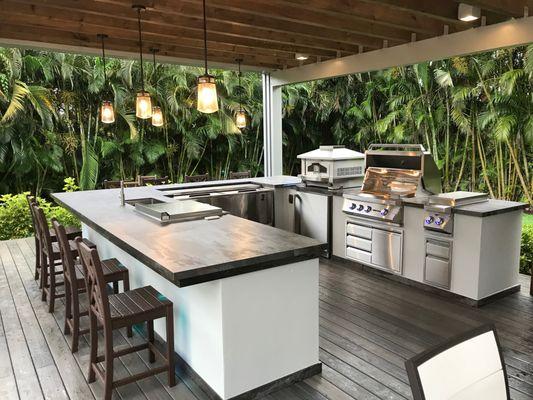 Outdoor Kitchen by Luxapatio