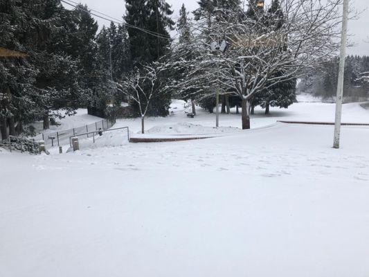 Range is open.... Yay! Snow can't stop true diehard golfers from hitting balls!