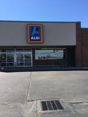 The front of Aldi Piqua