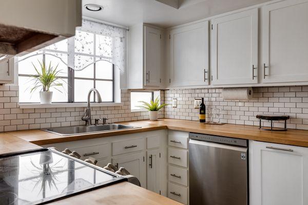 Great Condo kitchen in from a listing I had in downtown Burbank that went for $46,000 above list.