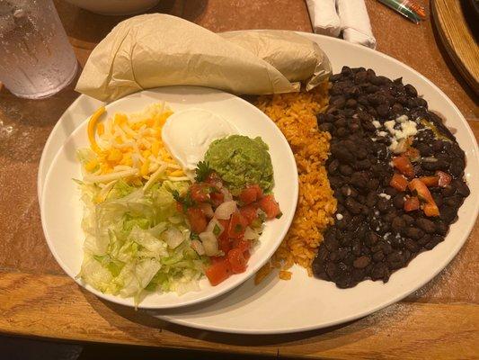 Veggie fajitas with sizzling veggies in another platter