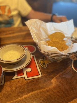 Queso & chips