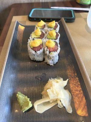 tuna roll with mango sauce