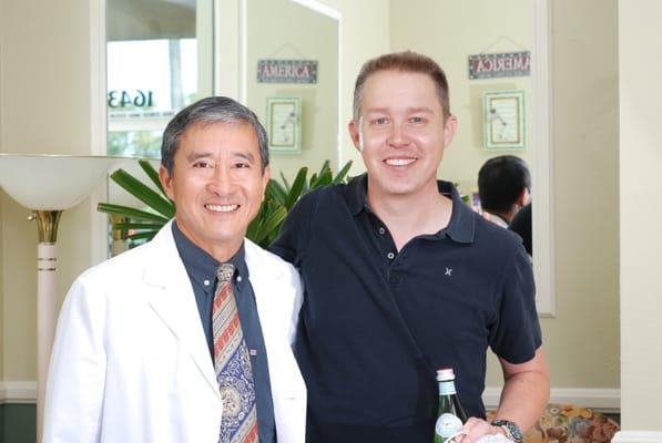 Eric, our patient of the month, just received 4 Da Vinci veneers, "Smile Makeovers". Congratulations from our team!