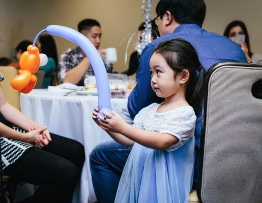 balloon twisting at korean dohl birthday party in Orange County