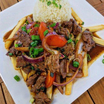 Lomo saltado done juicy