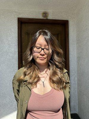 Outdoor picture with my newly toned hair (golden and brown streaks in sunlight), front face view