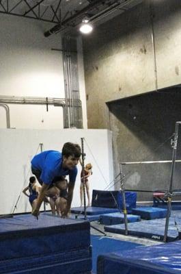 Boys Freestyle Gymnastics Gymnastics "Kong Vault"