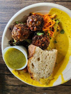 Thai bowl with lentil meat balls