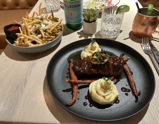 Aurum Fries with the Marinated Coulotte Steak and the cocktails