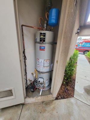 40 gallon natural gas water heater