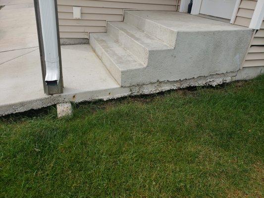 All front steps are hollow.