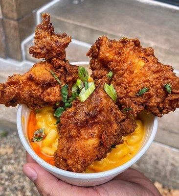 Nashville style fried chicken mac & cheese