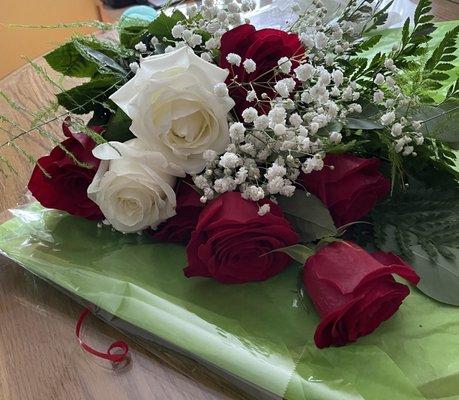 Six red and two white roses.