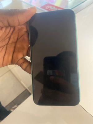 iPhone 11 not cracked store employee try