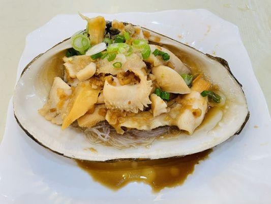 Font clam with garlic and rice vermicelli noodles