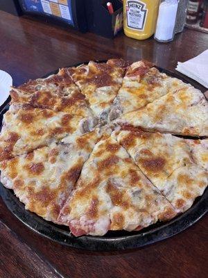 Really delicious pizza, especially for the price! Very similar to J&G's in Sylvania.