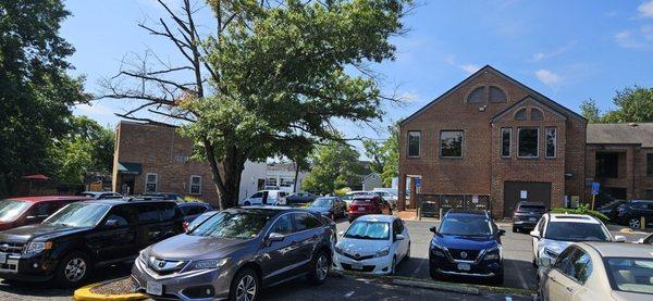 9/9/23 Building on the left does sugaring hair removal.