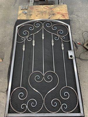 Side gate design