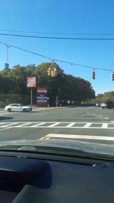 The Waverly Avenue (Suffolk County Route 19) entrance.