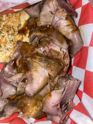 This is tri tip? It literally looks like lunch meat with bbq sauce. I guess they did buy players bbq smh