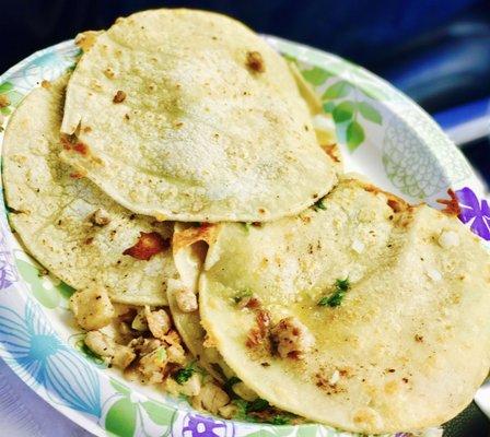 Tres Pollo Mulitas con Salsa Verde