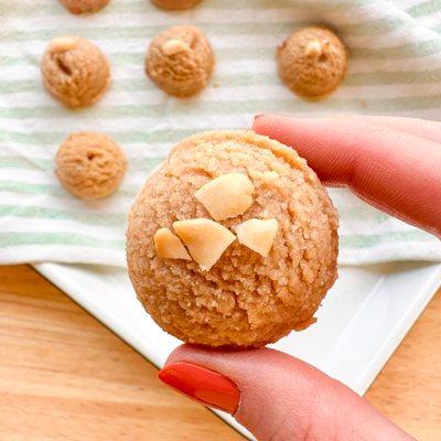 Keto peanut butter cookies