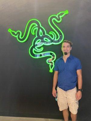 Nothing says Razer like cool glowing logos and snek!