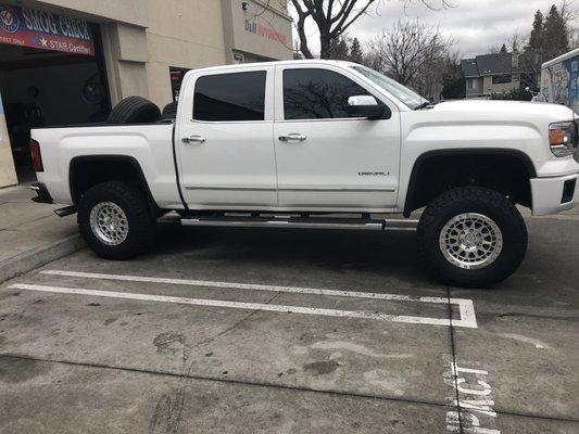 2014 Sierra Denali. 6" BDS lift