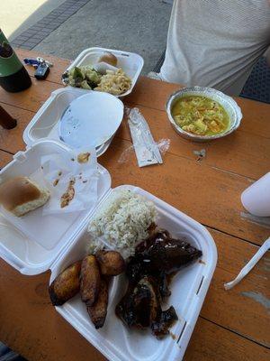 Jerk chicken, plantains and rice