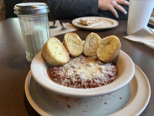 Love the spaghetti sauce with garlic bread