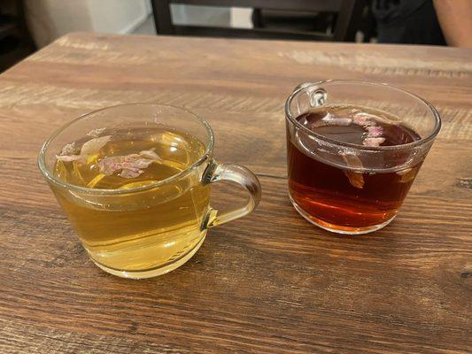 Green tea and black tea with rose petals