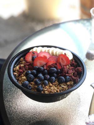 Açai bowl with added blueberries and goji berries