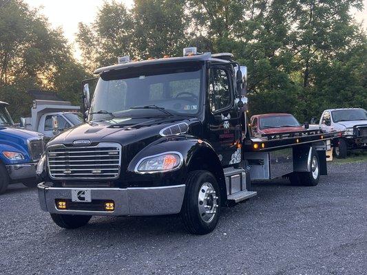 Medium and Light duty flatbed towing.