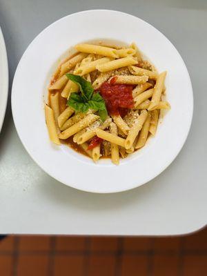 Penne with tomato sauce