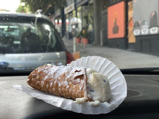 Cannoli heaven!!